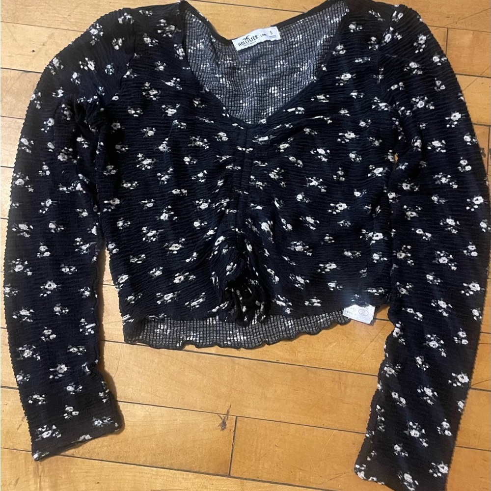 Black Flower Long Sleeve Hollister Crop Top